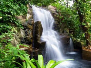 Schöner Wasserfall